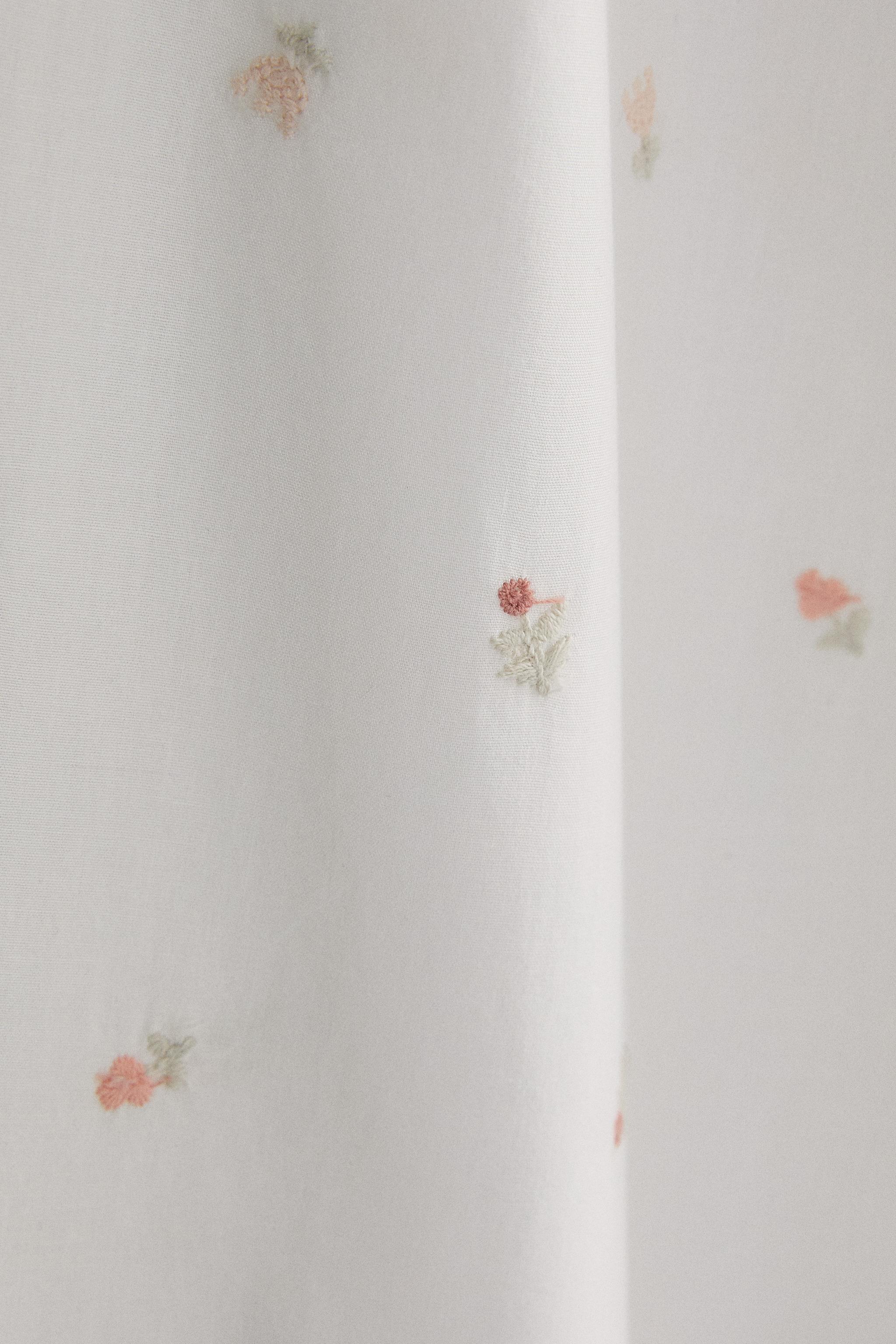 EMBROIDERED PANTS WITH LILIES